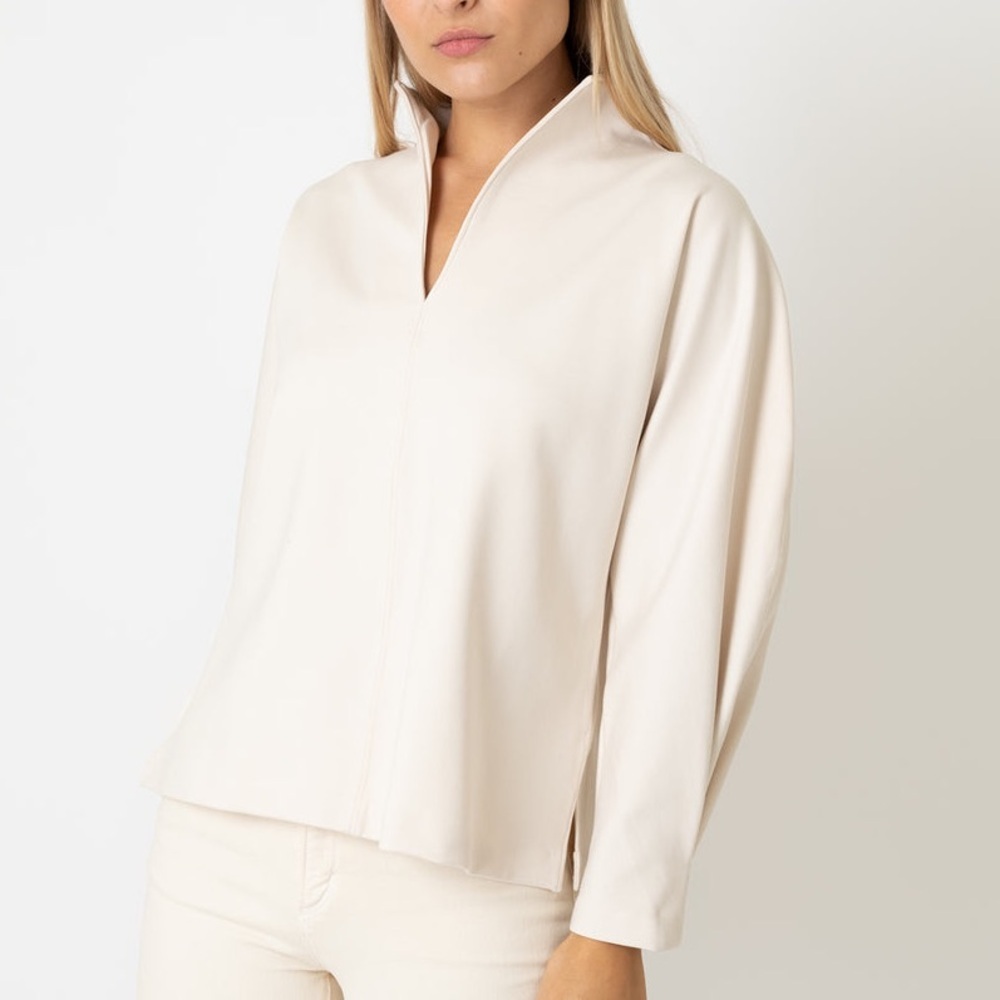 ANN MASHBURN Soft Cream V-Neck Collar Button-Front Shirt